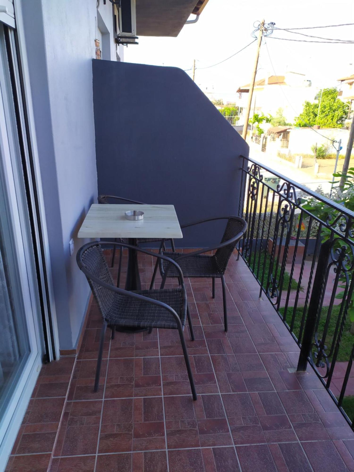 Noufara Apartments Nea Mesagkala Phòng bức ảnh